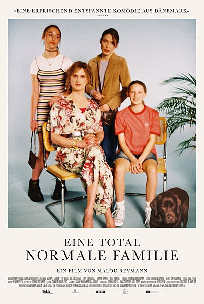 Filmplakat für "EINE TOTAL NORMALE FAMILIE"