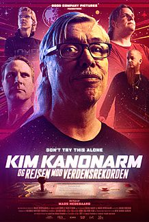 Movie poster for "KIM KANONARM OG REJSEN MOD VERDENSREKORDEN"